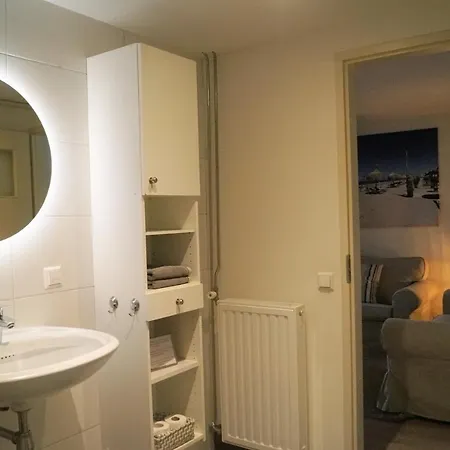 Apartment Souterrain The Freesia *