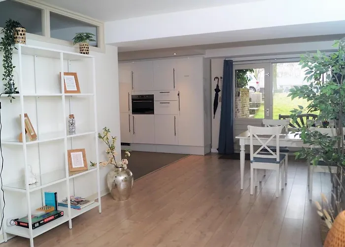 Have A Stay! - Souterrain The Freesia Apartman